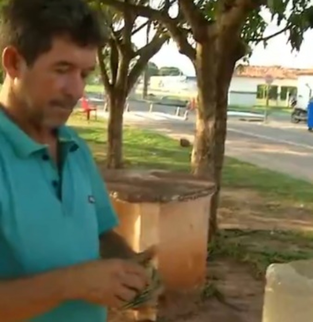 A família ainda teve dúvidas se esse antigo tesouro  teria algum valor. Mas, pelo visto, o pai perdeu a chance de gastar o dinheiro enquanto era possível. 