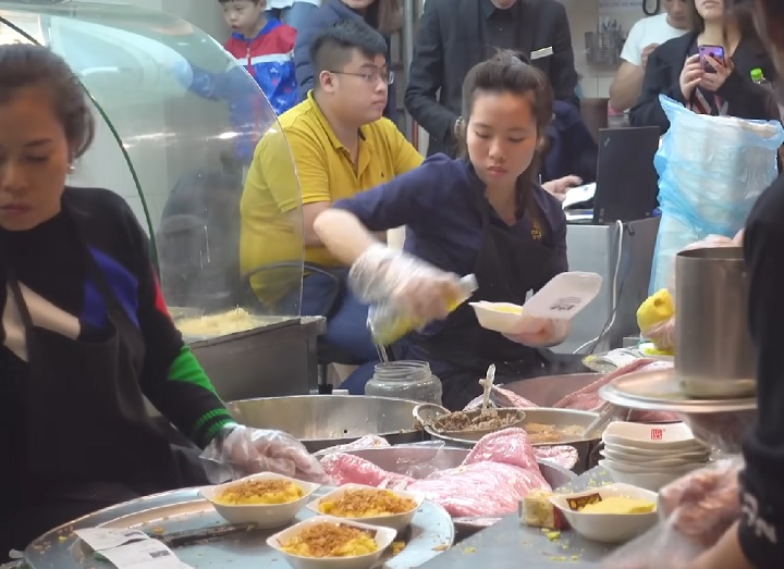 A popularidade das galinhas Dong Tao em outros países está aumentando a procura pela sua carne. Restaurantes vietnamitas do mundo todo já servem pratos feitos com carne dessas aves.