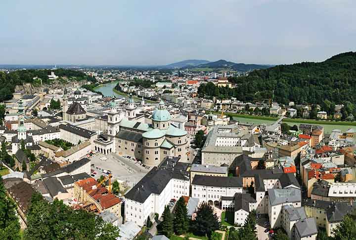 Salzburgo (Áustria) – Berço de Mozart, com um centro barroco deslumbrante e os cenários de A Noviça Rebelde.
