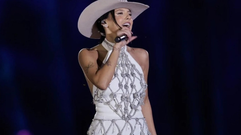 Ana Castela, um nomes de destaque da música sertaneja atual, nega aposentadoria 