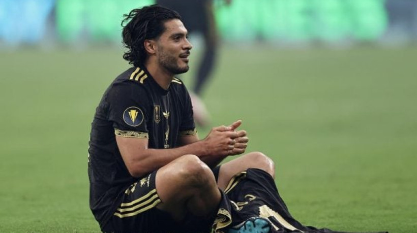 Raúl Jiménez presta série de homenagens ao português Diogo Jota durante a final da Copa Ouro, neste domingo (6), contra os EUA