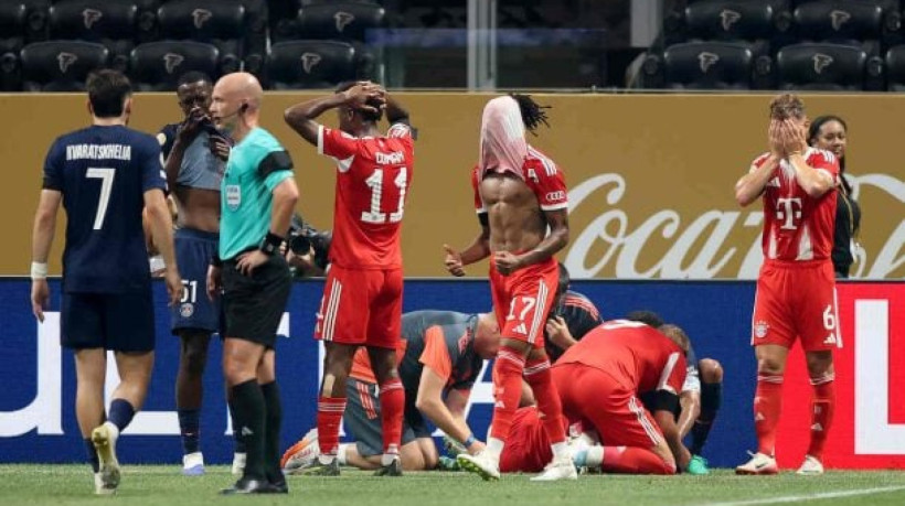 Jogador deixou a Flórida rumo a Munique de jato, onde tratará a fratura na fíbula da perna esquerda; Prazo de recuperação será de cinco meses