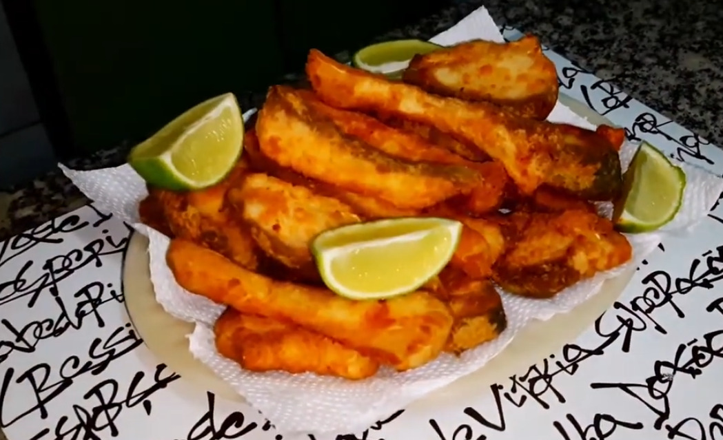 Costela de Tambaqui - O tambaqui, peixe amazônico de carne saborosa, é cortado em costelas e grelhado ou frito até ficar crocante por fora e macio por dentro. É servido com arroz, vinagrete ou farinha d'água. Calorias: cerca de 180 kcal por 100 g.