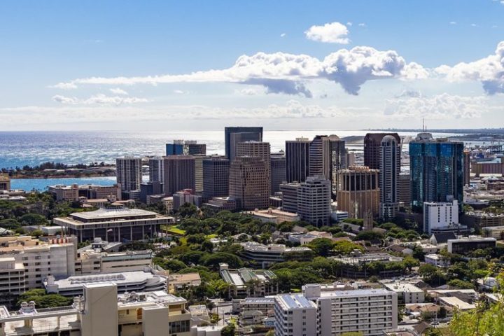 Atualmente, o Havaí é composto por oito ilhas principais: Oahu, Maui, Kauai, Molokai, Lanai, Niihau, Kauai e Kahoolawe. Oahu é a maior e mais populosa ilha, e abriga a capital do estado, Honolulu (foto).