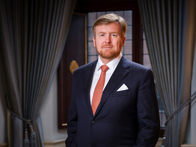 O atual monarca é o Rei Willem-Alexander, enquanto o Primeiro-Ministro, atualmente Mark Rutte, lidera o governo. O rei atua em cerimônias e como representante simbólico da nação.