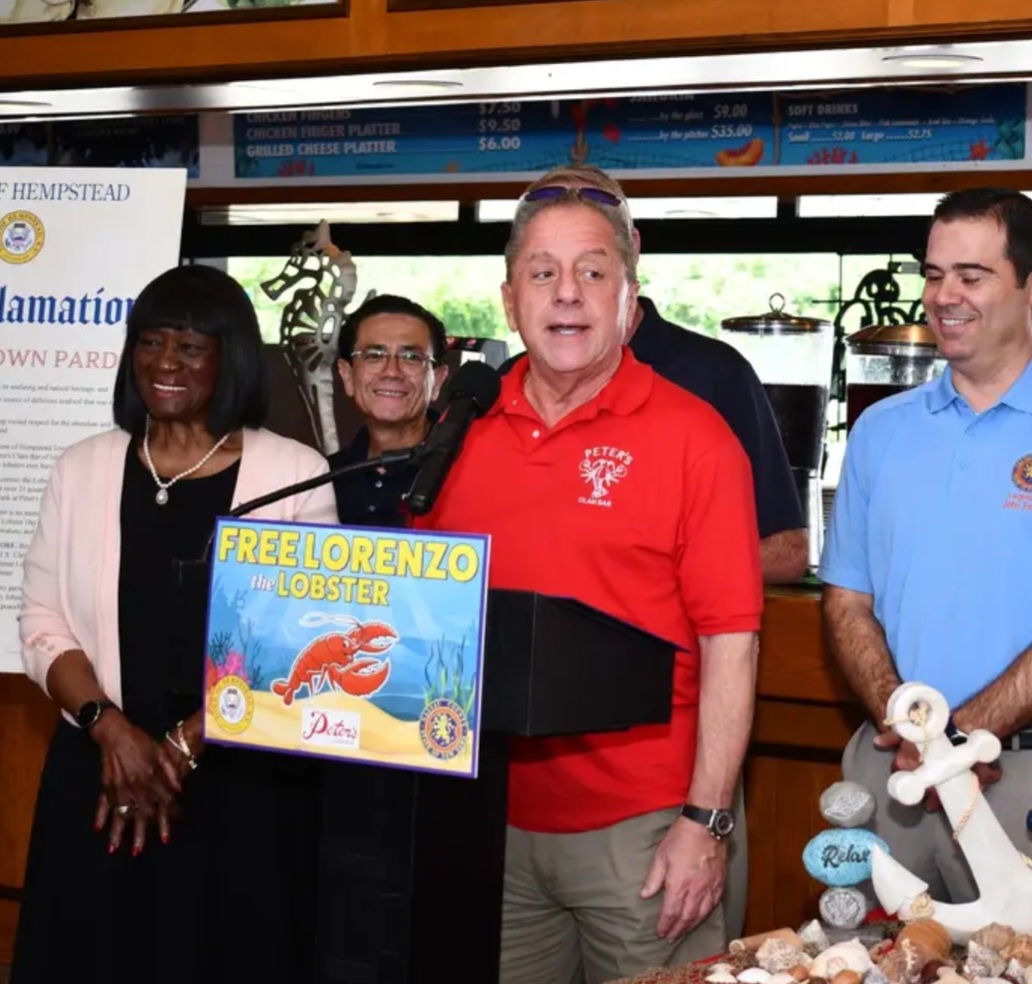 Agora ele está vivendo sua melhor vida, abrindo caminho para a liberdade e aproveitando a brisa salgada , em vez de mergulhar na manteiga, postou o restaurante na Internet com bom humor.  