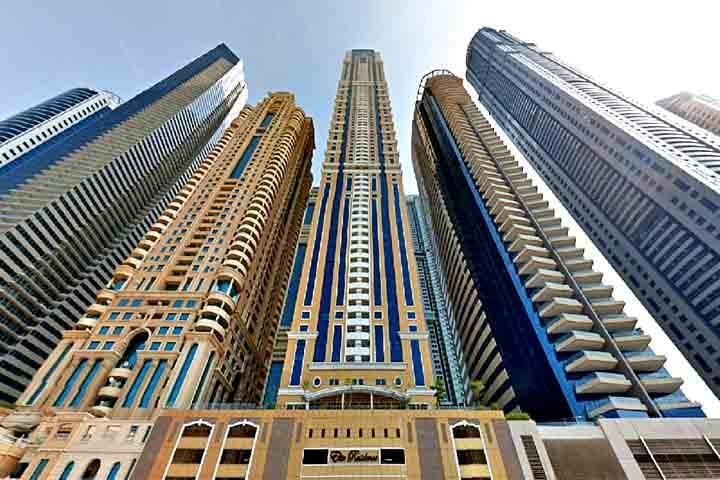 Oferecendo mais de 600 unidades, o prédio se destaca por amenidades como piscinas internas, salas de jogos e vista panorâmica do Golfo Pérsico. A torre - que surge em quinto na nossa lista - buscou unir elegância clássica à vida urbana de luxo. 