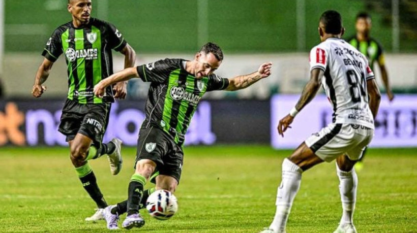 Esquadrão de Aço ganha fôlego na segunda divisão, enquanto o Coelho fica mais distante do G4