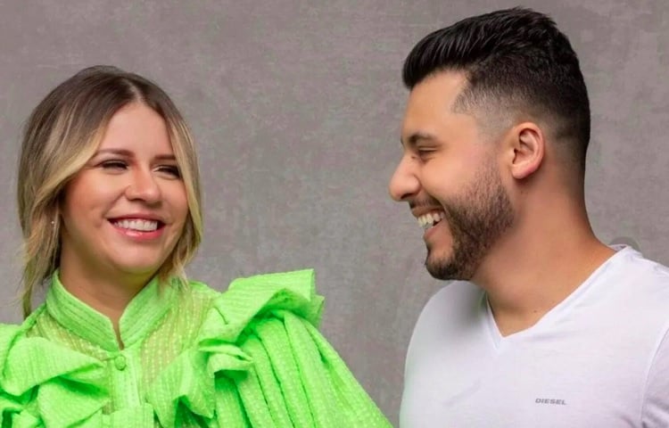 Marília e Murilo começaram a namorar em maio de 2019. No mês seguinte, anunciaram a gravidez de Léo, que nasceu prematuro em dezembro do mesmo ano, em Goiânia.