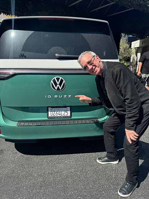 Tim Allen foi casado entre 1984 e 1999 com Laura Deibel, com quem teve a filha Katherine. Em 2006, ele firmou casamento com a atriz Jane Hajduk, mãe de sua filha Elizabeth, nascida em 2009. 
