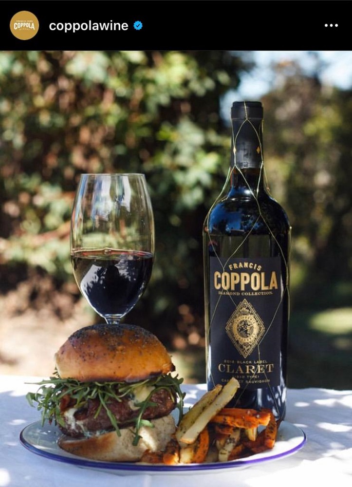 Foi quando ele adquiriu o Château Souverain, em Sonoma, na Califórnia. A região é considerada uma das mais propícias para a produção de vinho nos Estados Unidos. A propriedade se tornou uma espécie de resort para a família Coppola e possui sala de provas, museu, piscinas, restaurante e até salão de jogos!