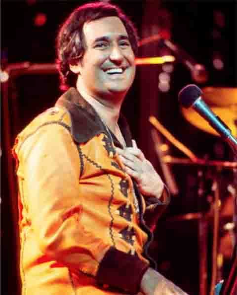 Assim, Neil Sedaka viveu uma precoce decadência, relegado a um ostracismo que parecia irremediável e dificuldades financeiras. 
