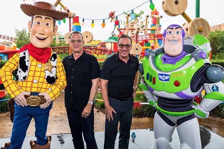No próximo capítulo da franquia, “Toy Story 5”, Allen seguirá emprestando a voz para o icônico patrulheiro espacial. A animação está prevista para chegar aos cinemas em 2026. 
