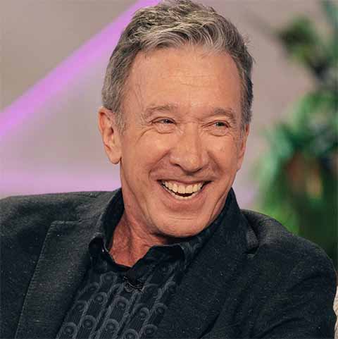 O ator e comediante norte-americano Tim Allen completou 72 anos no dia 13/07/2025.
