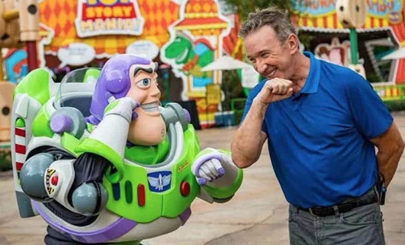 Em 1995, Allen deu voz ao personagem Buzz Lightyear em “Toy Story”, animação blockbuster da Disney/Pixar. 

