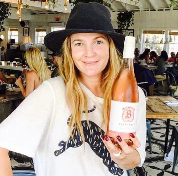 Drew Barrymore - A atriz lançou a “Barrymore Wines” em 2011. Ela diz que criou a marca em homenagem à família e às viagens pela Itália.