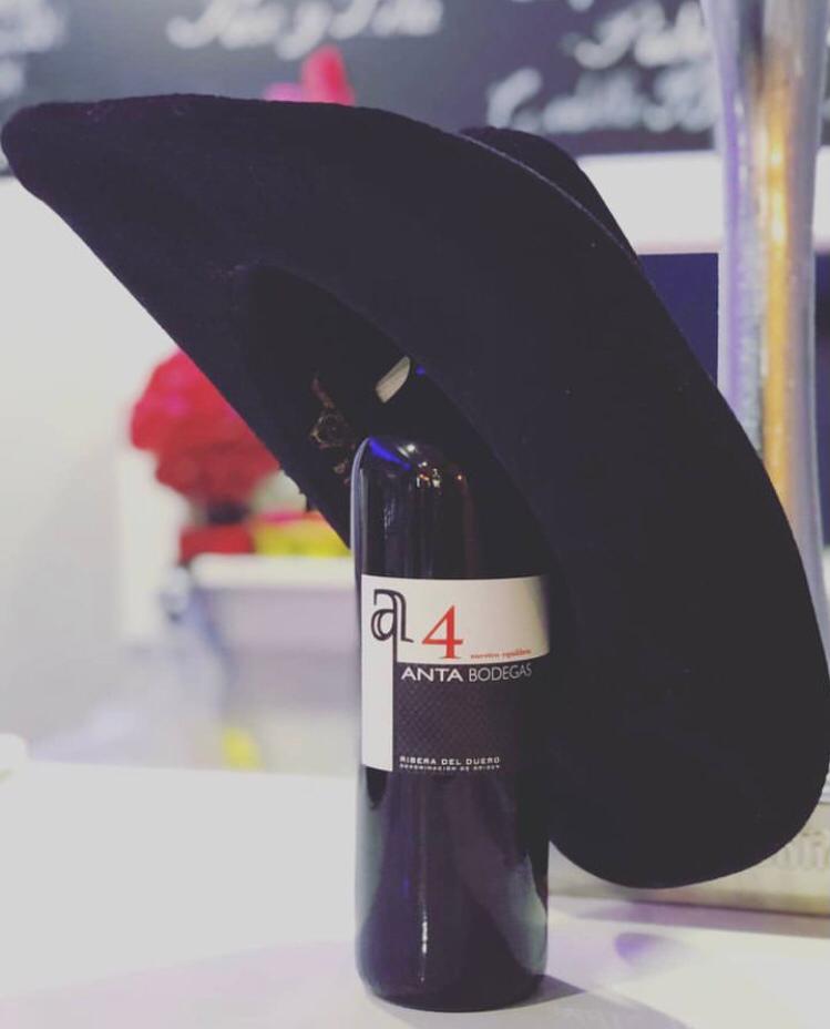 Em 2009, adquiriu 50% da Bodega Anta Natura, em Ribera del Duero, Espanha, em 2009, renomeando-a “Anta Banderas” — produzindo vinhos tintos e rosés  . Mas ele ja vendeu o negocio. Em 2019, o projeto foi comprado por outra empresa e rebatizado como “Bela”.