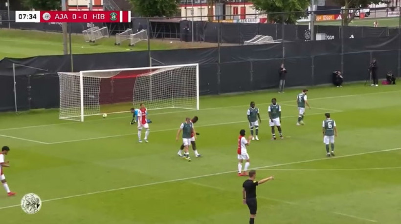 Ajax atropela Hibernian por 6x3 em amistoso