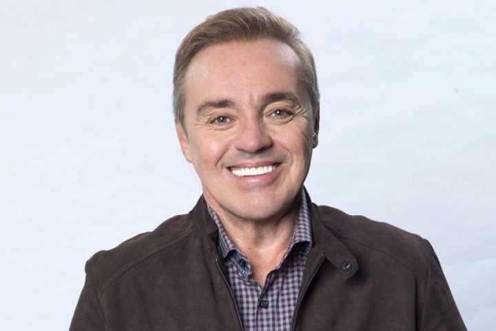 Segundo Ricardo, no ano seguinte, ela teria constatado a gravidez após retornar de férias no litoral e não conseguiu encontrar o futuro apresentador, que tinha então 15 anos, para “lhe informar a novidade”. 
