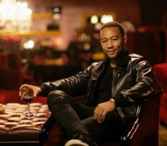 John Legend - O cantor norte-americano, que já ganhou  prêmios Emmy, Grammy, Globo de Ouro e Oscar, lançou sua marca de vinhos em 2015 em parceria com o vinicultor Jean-Charles Boisset. Trata-se da Legend Vineyard Exclusive (LVE). Os vinhos são produzidos em Napa Valley, na Califórnia. 
