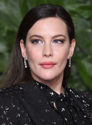 Liv Tyler - Nascida em Nova York, em 1/7/1977,  parte de sua ascendência é italiana (também tem origem polonesa, alemã, inglesa e afro-americana). Filha do vocalista Steven Tyler, do Aerosmith, só soube aos 11 anos que ele é seu pai. Também é modelo. Interpretou Arwen em Senhor dos Anéis. 