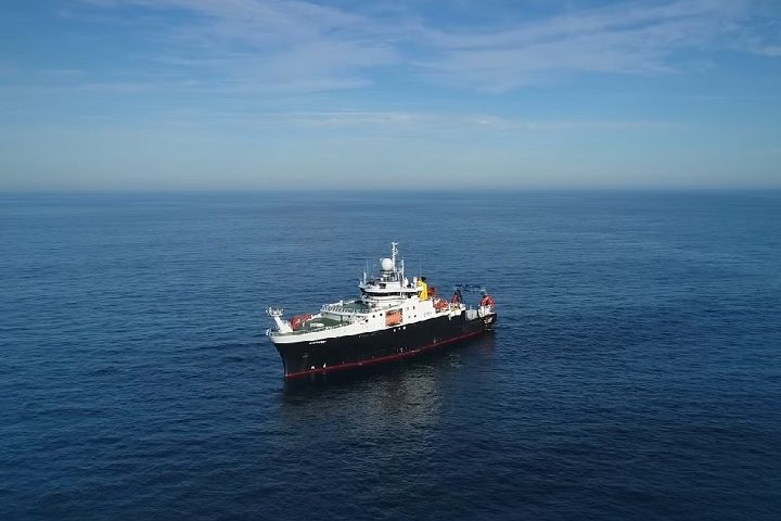 Atualmente, a zona econômica exclusiva do Brasil vai até 370 km da costa. A elevação está mais distante, em águas internacionais.