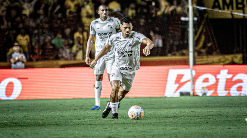 Volante Fernando Sobral durante a partida Sport x Ceará, nas quartas de final da Copa do Nordeste