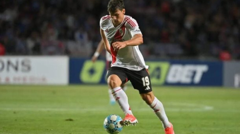 Gonzalo Tapia tem 23 anos e joga tanto centralizado quanto aberto pelas beiradas, posição carente no Tricolor