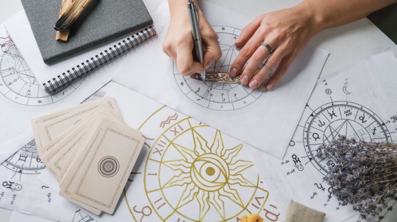 A posição dos astros no mapa astral revela pistas importantes sobre a jornada de individuação da alma (Imagem: Shyntartanya | Shutterstock) 