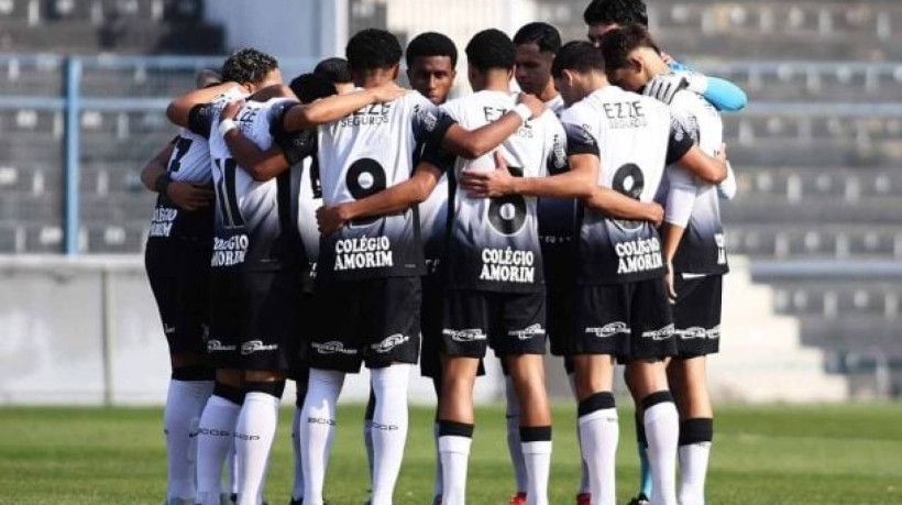 Timão sai na frente com Nicollas Melo e leva o empate do Coelho nos acréscimos, deixando a situação bem complicada na competição