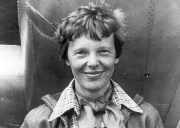 Um mistério que já dura 87 anos continua no ar:  o desaparecimento da aviadora Amelia Earhart. Recentemente, o explorador Tony Romeo anunciou que havia localizado uma mancha no oceano que parecia a aeronave da aviadora. 