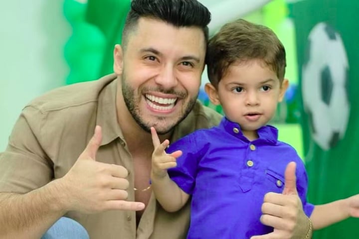 Mas Huff entrou com um pedido de guarda unilateral do filho no dia 11 de junho.  E no dia 30 a Justiça  concedeu. 