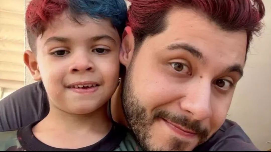 Na decisão judicial de junho de 2025 que dá a guarda a Huff, o juiz diz que o pai não pode ser uma figura secundária ou eventual na formação do filho. Mas Ruth vinha causando uma 'alienação parental', prejudicando a relação de Huff  com o filho.