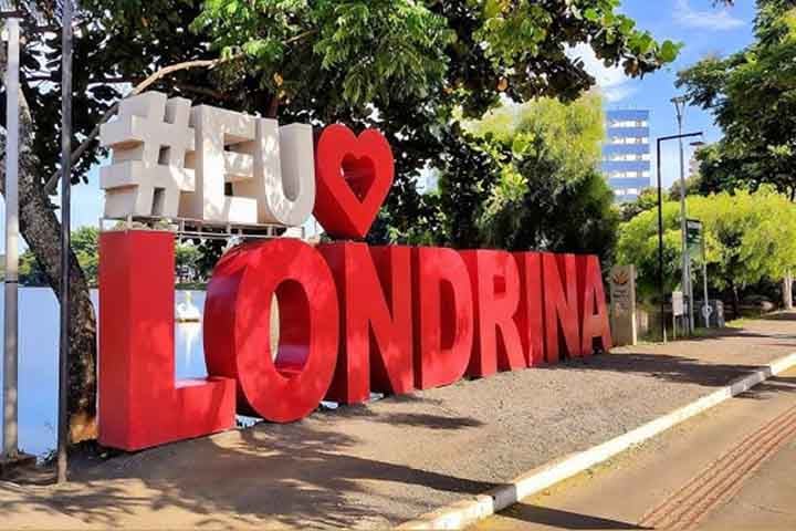 As políticas ambientais são levadas a sério. Há projetos voltados ao reflorestamento, à proteção de nascentes e ao tratamento adequado dos resíduos sólidos. Um exemplo é o programa “Reciclar é Viver”, que incentiva a separação de lixo como ação de conscientização.