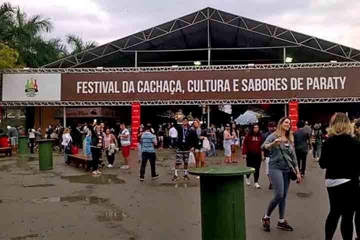 A tradição da bebida é celebrada no Festival da Cachaça, que acontece todos os anos e movimenta o calendário turístico da cidade. Também fazem parte da programação anual outros eventos culturais marcantes.
