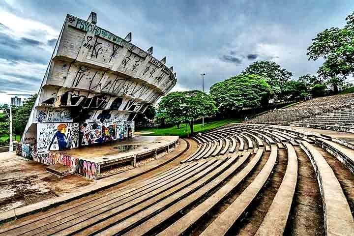 O custo de vida é razoável, e a cidade consegue combinar dinamismo e tranquilidade, algo nem sempre fácil de encontrar nos grandes centros.