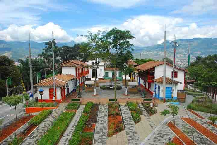 A presença das montanhas influencia o cotidiano de Medellín. Elas impactam o clima, que fica ameno durante todo o ano, e servem de moldura para bairros que se adaptaram ao terreno irregular. Ou seja: fizeram da geografia uma aliada, em vez de tratá-la como obstáculo.