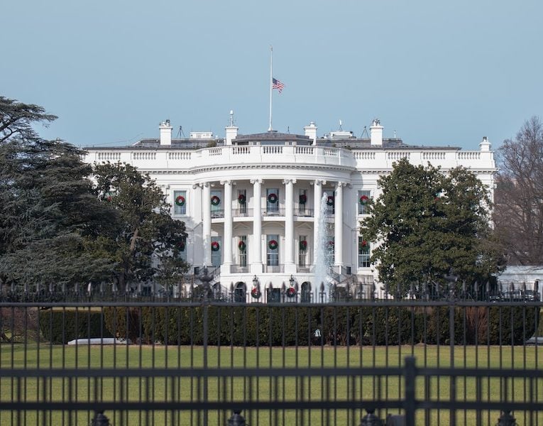 Ainda em 1937, Howard Jr. foi eleito o melhor aviador do mundo e ganhou uma honraria do presidente Roosevelt, na Casa Branca dos EUA.