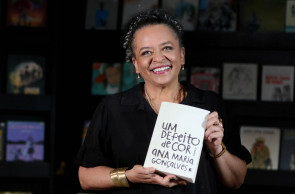 Rio de Janeiro (RJ), 05/10/2023 - A escritora Ana Maria Gonçalves durante gravação do programa Trilha de Letras, da TV Brasil, na biblioteca da Maison de France, centro da cidade. Foto:Tânia Rêgo/Agência Brasil