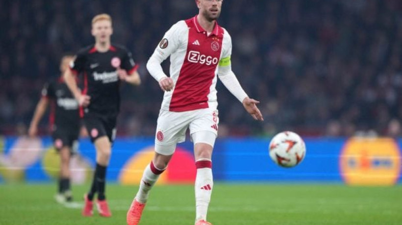 Ex-capitão do Liverpool avalia próximos passos e pode voltar ao clube onde começou a carreira