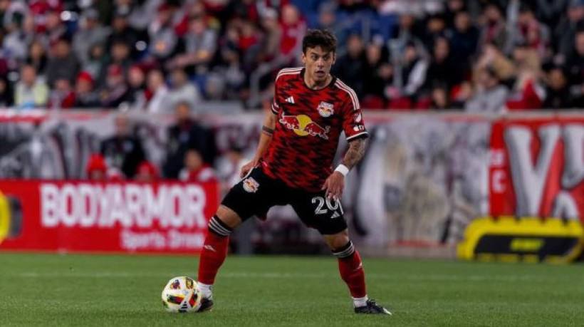 Meio-campista uruguaio alega que a burocracia devido à mudança dos Estados Unidos ao Brasil atrapalhou o seu retorno ao Imortal