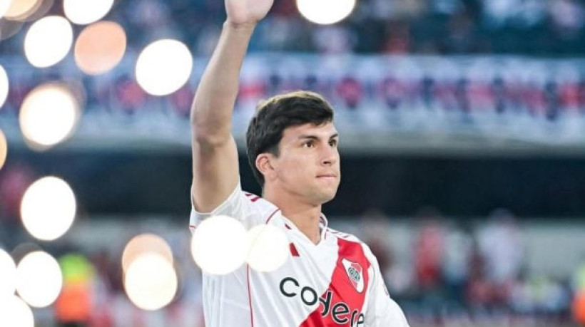 Atacante de 23 anos agrada a Hernán Crespo no Tricolor e está sem espaço no time argentino. Assim, deve chegar ao time do Morumbis

