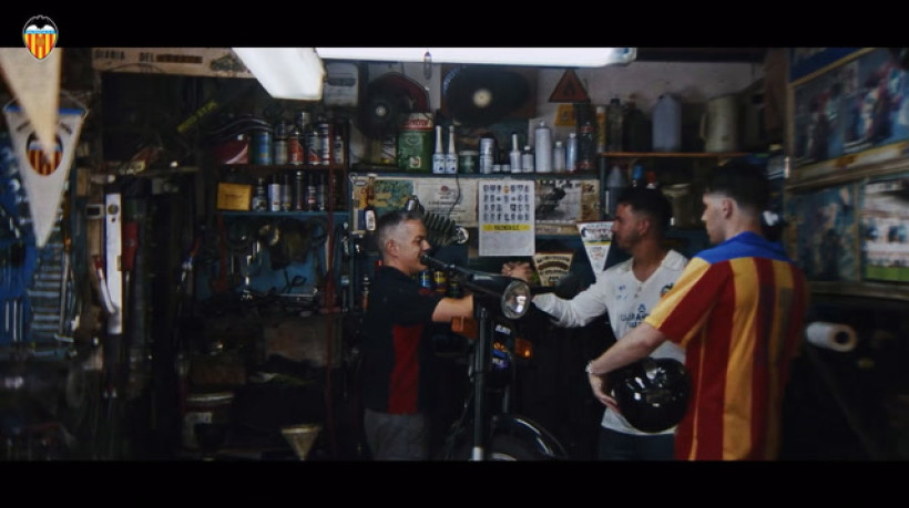 Valencia revela novo uniforme reserva para a temporada 2025/26