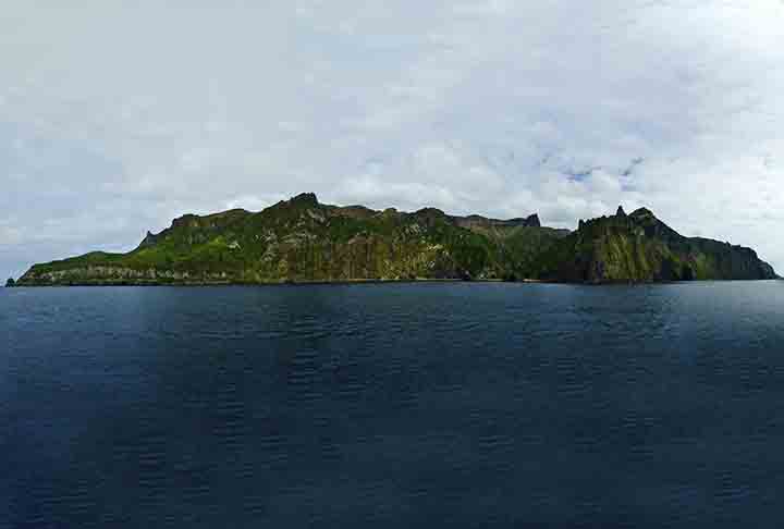 Tristão da Cunha, porém, tem um governo autônomo, que conta com departamento de preservação. Entretanto, divide os cuidados desse patrimônio da Unesco com o Reino Unido. 