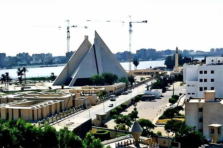 Minya é uma província localizada no sul do Egito que tem como capital a cidade homônima, que fica a quase 250 km da capital Cairo. 

