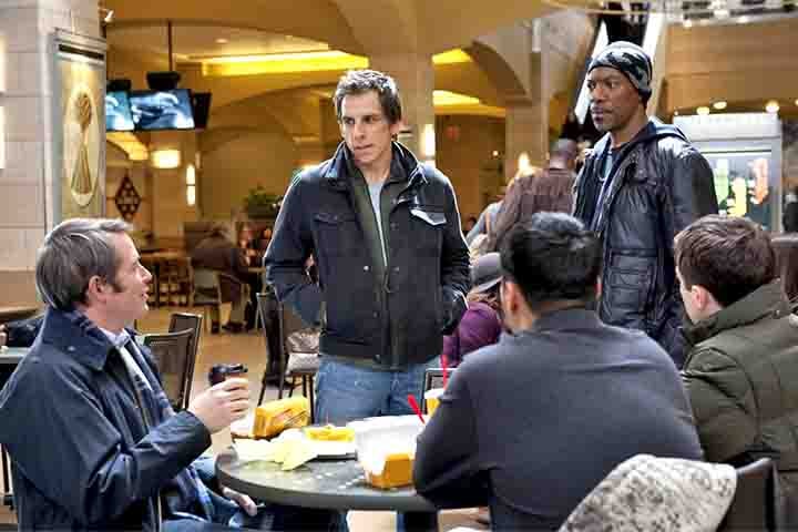 No longa Roubo nas Alturas, de 2011, interpreta o gerente de um prédio que planeja um assalto contra um magnata corrupto. Comédia e ação se misturam em ritmo acelerado.