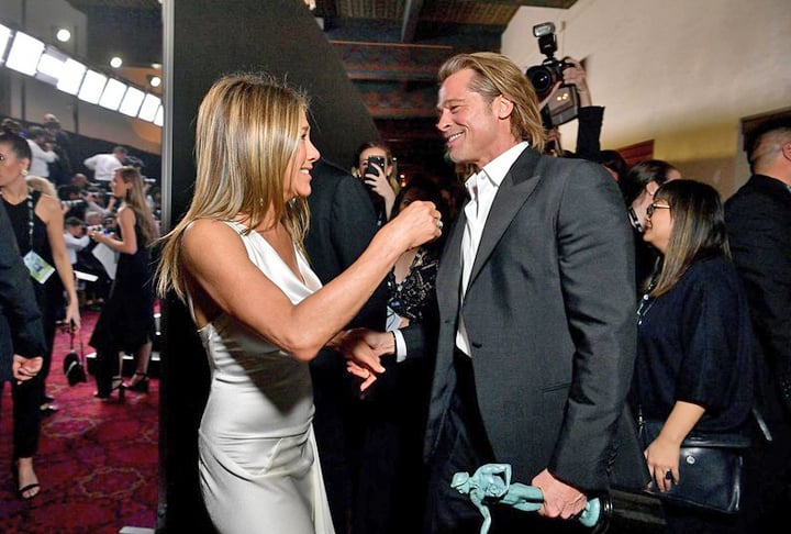 Desde então, Aniston convive com críticas de que se separou de Brad porque não queria lhe dar filhos. Ela nega que o casamento tenha chegado ao fim por conta disso e lamenta que haja pessoas fazendo este tipo de comentário. 