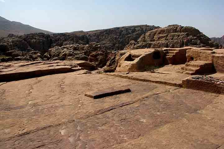 Algumas dessas trilhas exigem fôlego e preparo físico, mas a recompensa é sempre uma nova perspectiva dessa cidade milenar.