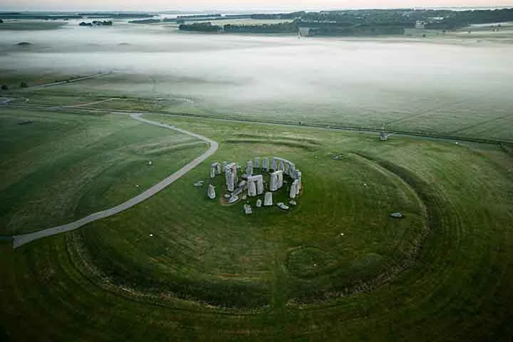 Stonehenge é Patrimônio Mundial da UNESCO desde 1986 e continua sendo um símbolo do engenho e da espiritualidade das sociedades antigas.