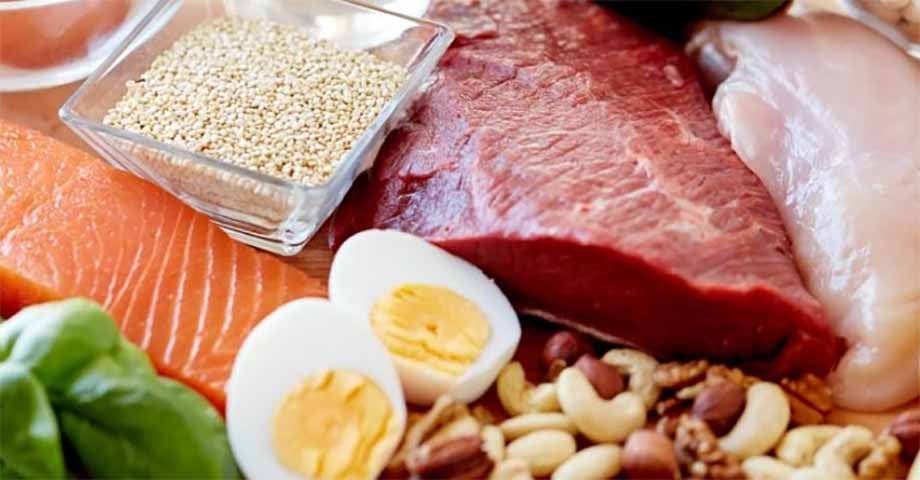 A colina auxilia no transporte de gordura do fígado. E, quando uma pessoa apresenta deficiência, ela pode ter fígado gorduroso., explicou Jiang. 